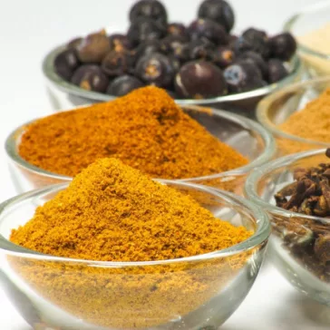 Curry fűszerkeverékek és fűszerpaszták